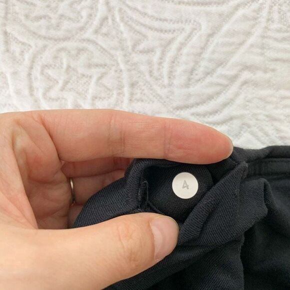 Lululemon Gather & Crow‎ Crop (Sz 4, 21" Inseam) Black - Picture 4 of 10